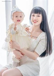 ảnh chụp màn hình bé gái đáng yêu nhẹ nhàng