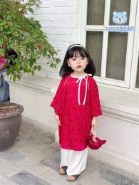 ảnh chụp màn hình bé gái mặc áo dài truyền thống