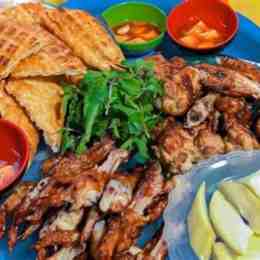 chân gà cây đa ngõ gạch
