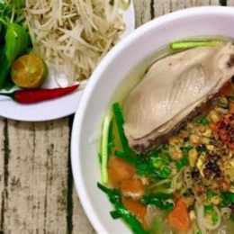 hủ tiếu gà da giòn