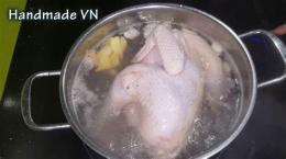 hướng dẫn sử dụng cách luộc gà ngon không nứt da